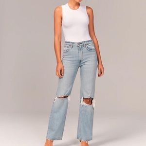 Abercrombie Ultra High Rise Relaxed Jeans size 10